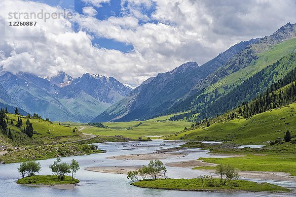 Fluss Aksu oder Saryjaz  Region Issyk Kul  Kirgisistan  Asien