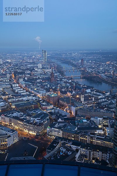 Blick vom Main Tower  Stadtansicht in der Abenddämmerung  Frankfurt am Main  Hessen  Deutschland  Europa