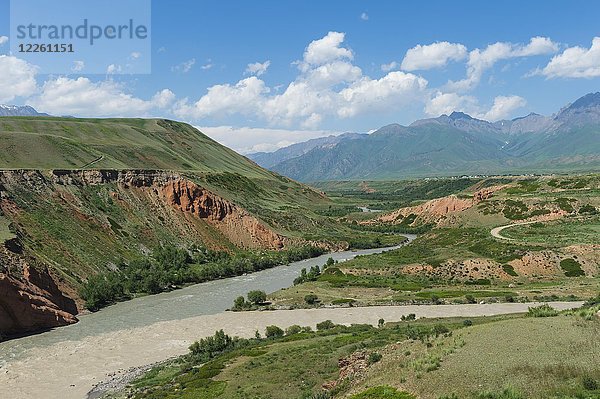 Eki-Naryn-Schlucht mit Naryn-Fluss  Berglandschaft  Region Naryn  Kirgisistan  Asien