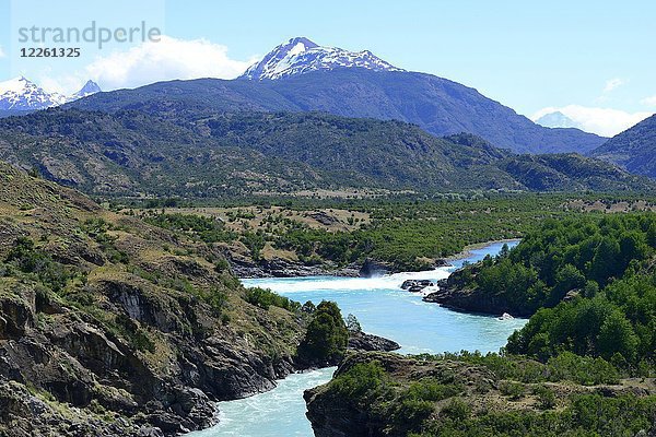 Flussmündung des Rio Nef und des Rio Baker in der Nähe von Puerto Bertrand  Región de Aysén  Chile  Südamerika