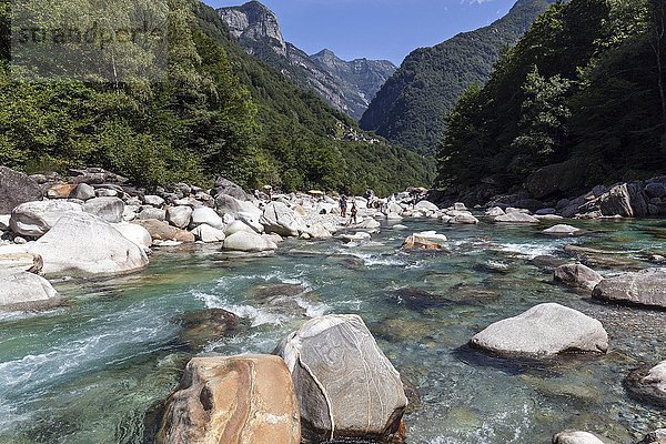 Fluss Verzasca zwischen Lavertezzo und Brione  Verzascatal  Valle Verzasca  Kanton Tessin  Schweiz  Europa