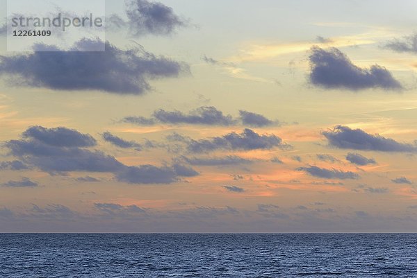 Sonnenuntergang an der Nordsee  Norderney  Ostfriesische Inseln  Niedersachsen  Deutschland  Europa