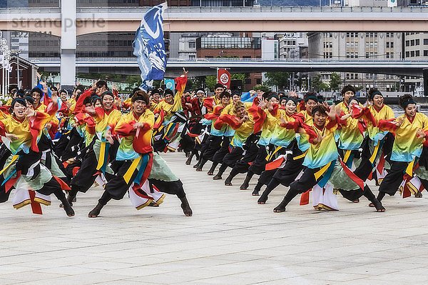 Japanische Tanzgruppe  Kobefest  Kobe  Insel Honshu  Japan  Asien