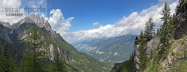Lienzer Dolomiten und Dolomiten Hütte  Panorama  Amlach  Osttirol  Österreich  Europa