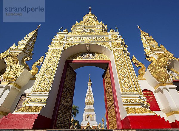 Eingangstor zum Chedi des Wat Phra That Phanom  Tempelanlage in Amphoe That Phanom  Provinz Nakhon Phanom  Isan  Thailand  Asien