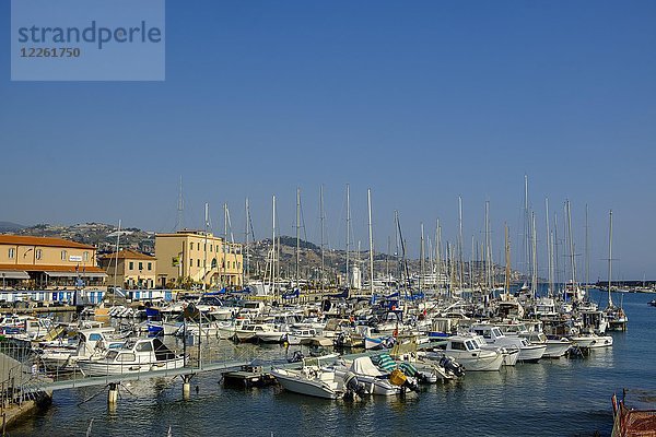 Boote im Hafen  San Remo  Riviera di Ponente  Ligurien  Italien  Europa