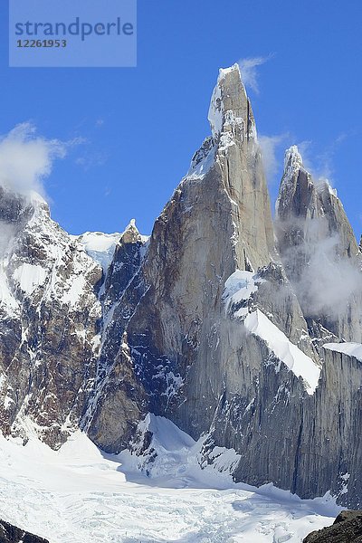 Cerro Torre mit Gletscher Torre  Nationalpark Los Glaciares  El Chaltén  Provinz Santa Cruz  Argentinien  Südamerika