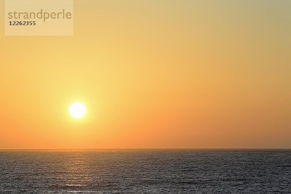 Sonnenuntergang über der Nordsee  Norderney  Ostfriesische Inseln  Niedersachsen  Deutschland  Europa