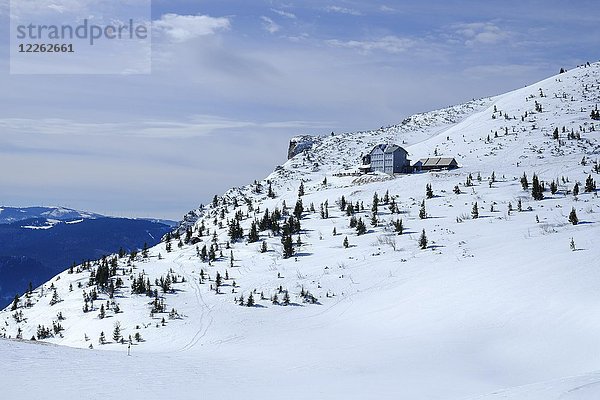 Winterlandschaft auf der Rax  mit Ottohaus  Rax  Raxalpe  Niederösterreich  Österreich  Europa