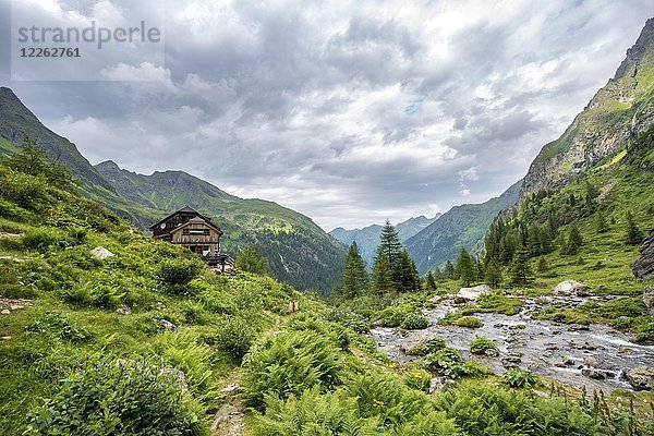 Gollinghütte bei Steinriesenbach  bewölkter Himmel  Schladminger Höhenweg  Schladminger Tauern  Schladming  Steiermark  Österreich  Europa