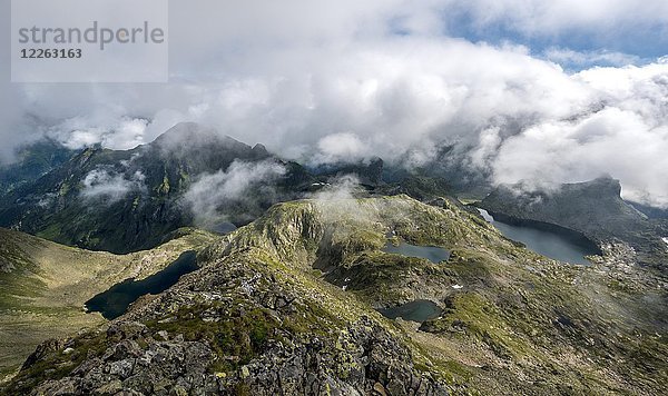 Blick von Greifenberg zum Klafferkessel  Oberer Klaffersee  Lungauer Klaffersee  Zwerfenbergsee  Schladminger Höhenweg  Schladminger Tauern  Steiermark  Österreich  Europa