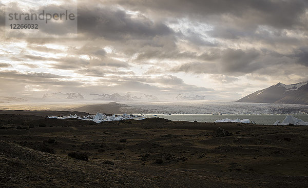 Island  südlich von Island  Bucht von Joekulsarlon Gletschersee