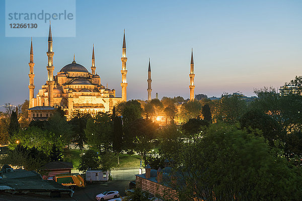 Türkei  Istanbul  blaue Moschee zur blauen Stunde