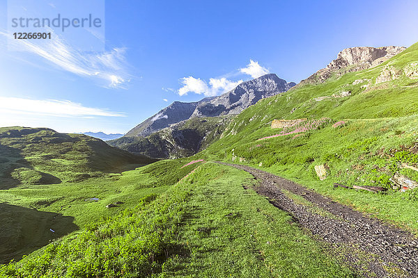 Frankreich  Rhône-Alpes  Savoyen  Westalpen  Grenzgebiet  alte Militärstraße  Schotterstraße