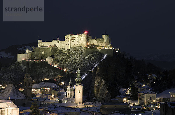 Österreich  Salzburg  Festung Hohensalzburg bei Nacht