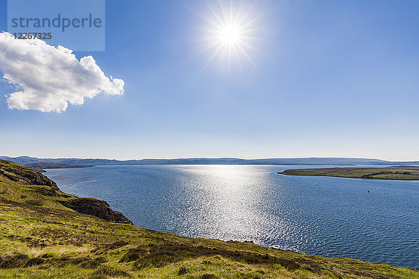 Großbritannien  Schottland  Highland  Loch Ewe gegen die Sonne