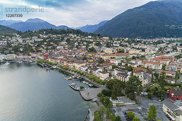Schweiz  Tessin  Luftaufnahme von Locarno  Lago Maggiore