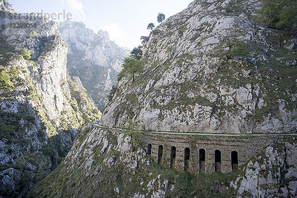 Gebirgslandschaft und Cares Trail  Picos de Europa  Asturien  Spanien