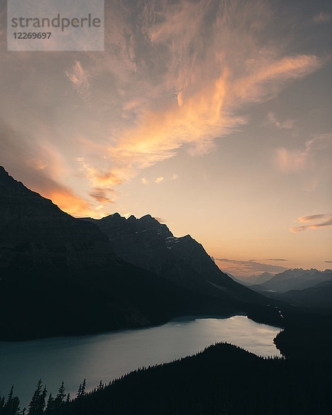 Sonnenuntergang am Peyto Lake  Banff  Kanada