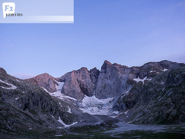 Blick auf den Berg und den Gletscher Vignemale  Cauterets  Frankreich