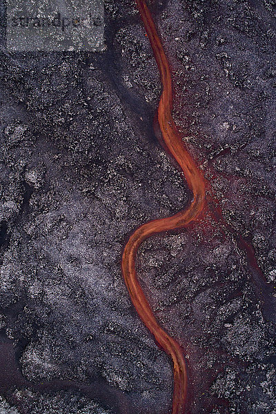 Luftaufnahme der durch die Felsformation fließenden Lava  Kverkfjöll  Island