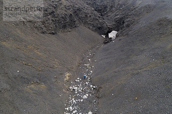 Luftbild des Wanderers durch die Landschaft  Kverkfjöll  Island