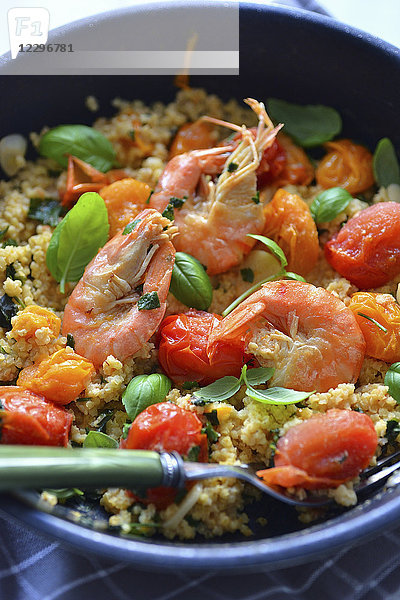 Shrimps mit Tomaten und Quinoa