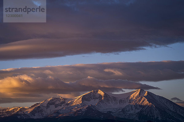 Majestätischer Blick auf den Mt. Sopris bei Sonnenaufgang  Carbondale  Colorado  USA