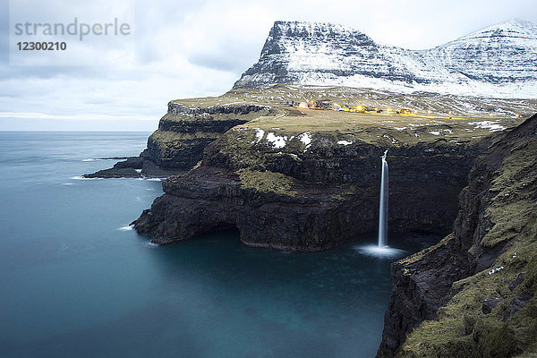 Mulafossur Wasserfall auf den Färöer Inseln
