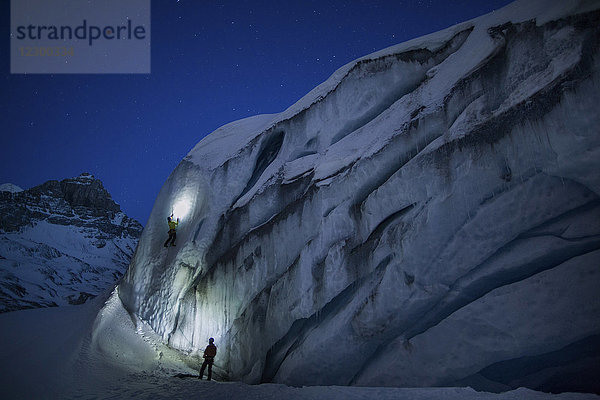 Nächtliches Eisklettern am Athabasca-Gletscher