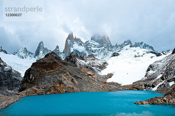 Der See Laguna De Los Tres und der schneebedeckte Berg Monte Fitz Roy  Santa Cruz  Argentinien