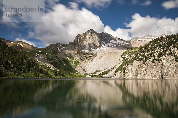 Snowmass Lake und Snowmass Mountain in Aspen  Colorado  USA