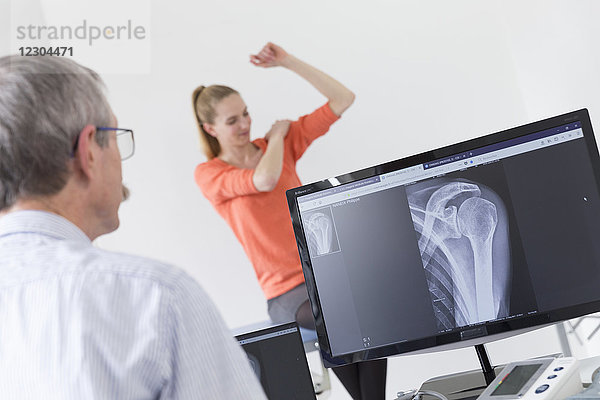 Digitales Röntgenbild der linken Schulter.