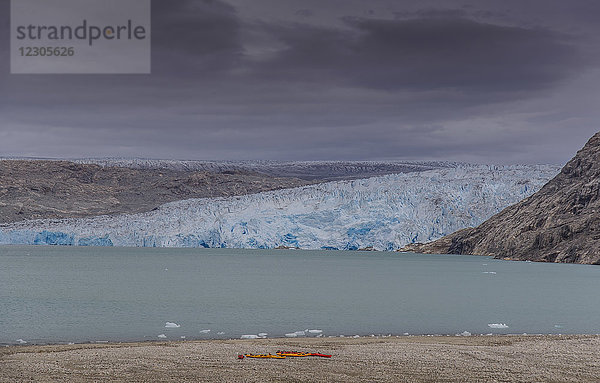 Blick auf den Qualerallit-Gletscher  Narsaq  Grönland  Dänemark
