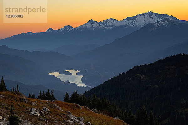 Alpine Berglandschaft bei Sonnenuntergang  Whistler  BC  Kanada