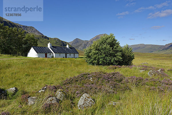 Vereinigtes Königreich  Schottland  Highland  Buachaille Etive Mor  Glencoe  Black Rock Cottage  Bauernhaus