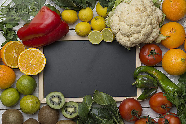Verschiedenes Obst und Gemüse mit Vitamin C  Tafel