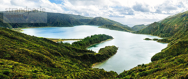 Azoren  Sao Miguel  Feuersee gebildet im Krater von Agua de Pau