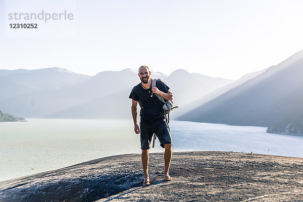Porträt eines jungen Mannes auf dem Malamute  Squamish  Kanada