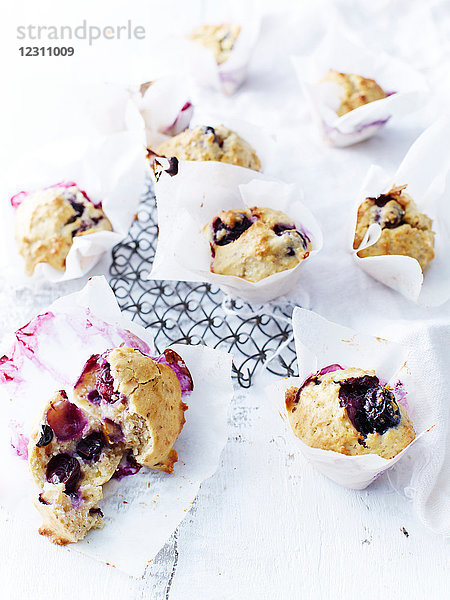 Mini-Muffins aus Blaubeeren  Mandeln und Chia
