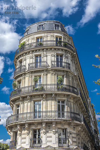 Frankreich  Paris 5. Bezirk  Haussmann'sches Gebäude an der Ecke Boulevard Saint-Michel und Avenue de l'Observatoire