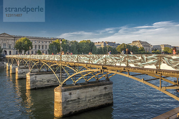 Frankreich  Ile de France  Paris  6. Bezirk  eine Anti-Blockier-Brüstung auf der Pont des Arts