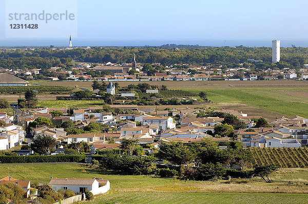 Frankreich  Westküste Frankreichs  Isle of Rhe  Blick auf die Dörfer St Clement-les-Baleines und Ars-en-Re