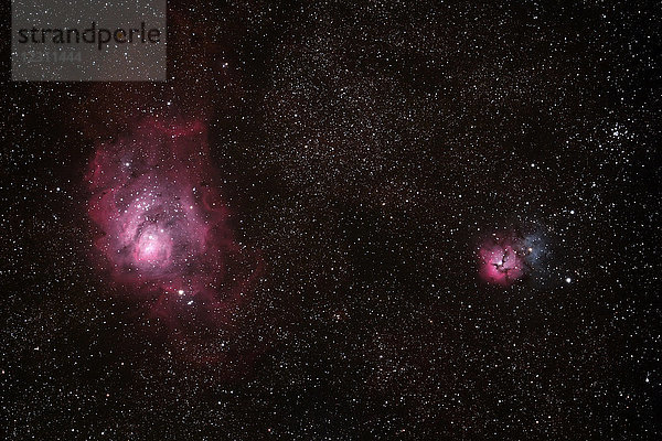 Das Zentralmassiv. Cantal. Hochebene Trizac. Das Herz des Sternbildes Schütze ist voll von berühmten Nebeln. Unter dem Himmel von Lichtverschmutzung bewahrt  Nebel Lagune (M8) und Trifid (M20).