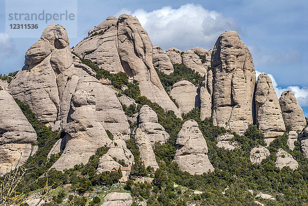 Spanien  Katalonien  Naturpark Berg Montserrat  Wanderer und Einsiedelei Sant-Benet