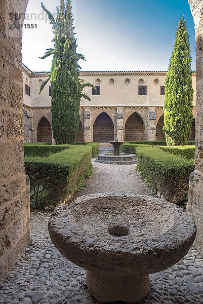 Spanien  Autonome Gemeinschaft Aragonien  Kreuzgang des Zisterzienserklosters Monasterio de Piedra
