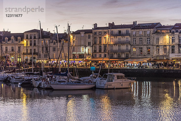 Frankreich  Charente-Maritime  La Rochelle  quai Duperre entlang des Vieux Port