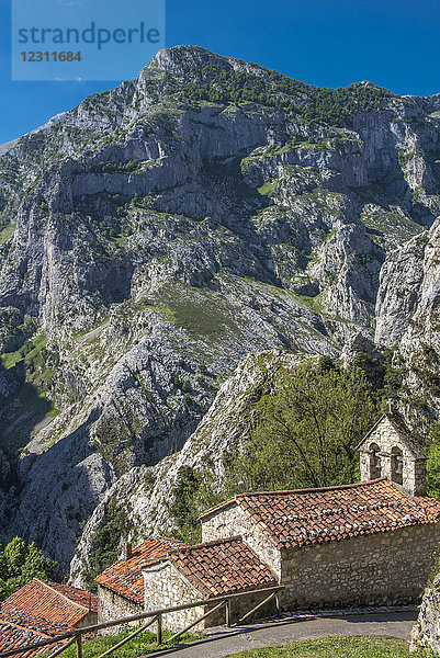 Spanien  Nationalpark Los Picos de Europa  Bulnes-Gebirge von Camarmena aus