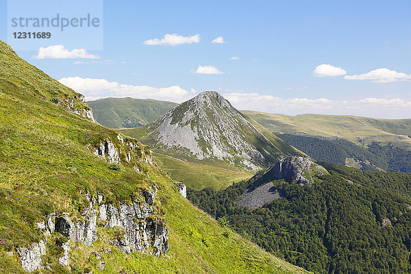 Das Zentralmassiv. Cantal. Blick auf den Puy Griou von der Südostseite des Puy Mary.