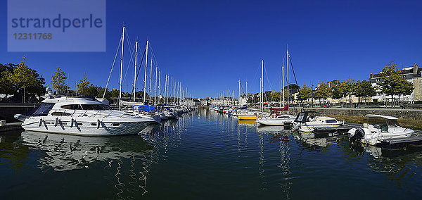 Europa  Frankreich  Panoramablick auf den Hafen von Vannes im Morbihan